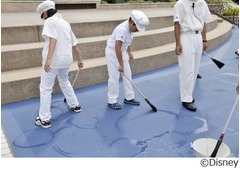 TDSで子ども清掃キャスト体験、カストーディアルアートにも挑戦。