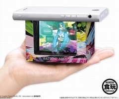 手のひらでミクが歌う魔法の箱、バンダイの「ハコビジョン」最新作。