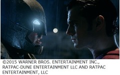 衝撃予告&ldquo;悪のスーパーマン&rdquo;、敵対するバットマンのマスクを&hellip;。