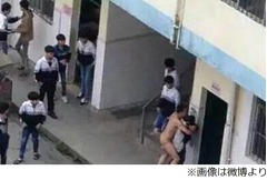 裸の教師が学校内で女子襲う、現場写真がネットで公開され市民震撼。
