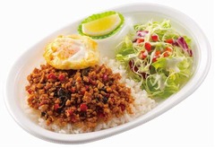 ほっともっとが初のタイ料理、タイの高級料理店監修「ガパオライス」。