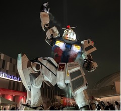 万博の&ldquo;実物大ガンダム像&rdquo;が跪いた理由「大屋根リングのせい」に驚きの声