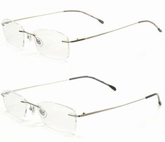 フレーム重量3gの超軽量メガネ、&beta;チタニウム採用で強度もバッチリ。