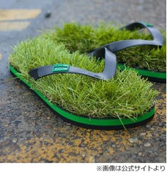 芝生を感じる&ldquo;クササンダル&rdquo;、オーストラリアの靴メーカーが販売。