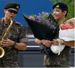 BTSメンバーのRMとVが兵役終える「待っていてくれた皆さんに心から感謝」残るは3人