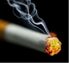 タバコが突如爆発、聴覚障害に