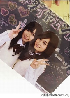 あっちゃん＆さしこの懐かしのツーショット「まだ距離感あった頃」。