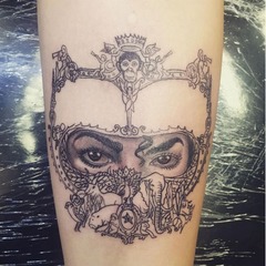 マイケル・ジャクソンの娘パリスが&ldquo;デンジャラス&rdquo;なタトゥー披露。