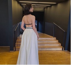 のん、大胆な&ldquo;美背中全開&rdquo;姿に「大人の色気ダダ漏れ！！！」