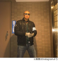 金子賢が人生初のスキンヘッド、モヒカンの頭髪も消え「寒過ぎ」。