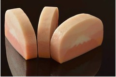 富士山の朝焼けイメージの蒲鉾、標高3,776mにちなんだ377本限定。