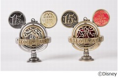 TDS15周年限定のオーナメント、「天球儀」ベースにクリスタルはめ込む。