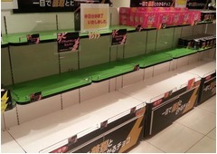 義理チョコショップが大盛況、数十万円分のブラックサンダー購入者も。