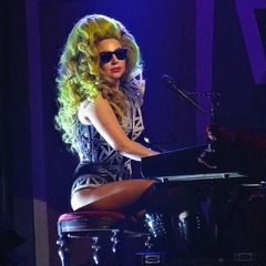 1億円でガガ暴露本の出版契約、過去に裁判の元アシスタントが準備。