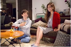 滝藤賢一と松本莉緒がラブラブ、「あ〜ん」「おいちぃ！」とデレデレ。