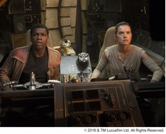 ノリノリで踊るSWの出演者たち、レイとフィンがラップを初披露。