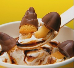 &ldquo;きのこの山&rdquo;と&ldquo;たけのこの里&rdquo;初めてひとつのスイーツに、マクドナルドで実現