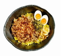 本格カレーと魯肉飯がフュージョン