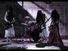 貞子と伽椰子圧巻ツインギター、&ldquo;世界一恐ろしい&rdquo;聖飢魔IIのMV完成。