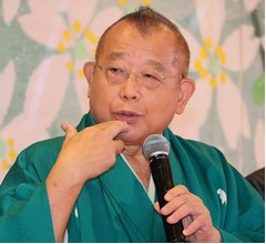 &ldquo;むぎ茶CMに25年&rdquo;の鶴瓶「間違うて来たのかな」、「お〜いお茶ミュージアム」式典に