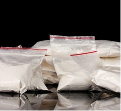 警察に停められた女、ヘロイン7袋を飲み込む