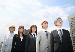 あやまんJAPAN株式会社を設立、監督「初心にかえり全て自分たちで」。