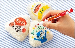 サランラップに書けるペン爆誕、水性ながらはじけず書けて加熱もOK。