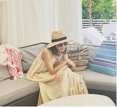 高岡早紀、&ldquo;リゾート気分&rdquo;のキャミワンピース姿を披露