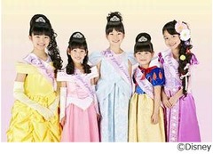 女の子がラプンツェルに変身、ビビディ・バビディ・ブティックで。