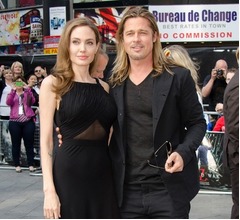 アンジェリーナ・ジョリー、両手の中指に&ldquo;謎のタトゥー&rdquo;