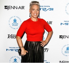 ピンクとアギレラ、長年の確執に終止符