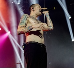 リンキン・パークのボーカル死去、追悼の声続々