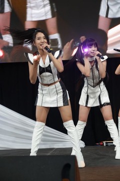 東京パフォーマンスドールが初の米国ライブ、どーもくんともコラボ。