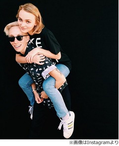 ジョニー・デップ娘の仕事着々、LGBT支援プロジェクトのモデルに。