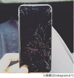 川谷絵音のスマホがバキバキに「これキッカケに携帯見る回数減りそう」。