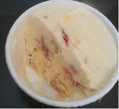 ハーゲン&ldquo;苺のカスタードタルト&rdquo;食べてみた