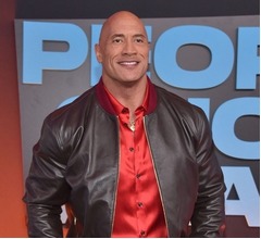 &ldquo;ロック様&rdquo;が役員としてWWEに復帰、ヴィンス・マクマホン会長が称賛