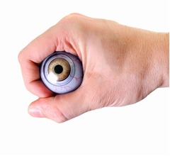 医者に&ldquo;眼球&rdquo;投げつけた男逮捕