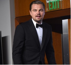 ディカプリオと恋人が乗る車に友人が追突事故