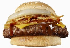 &ldquo;超厚&rdquo;パティがはみ出るバーガー、バーガーキングが期間限定販売。