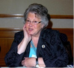 &ldquo;初めて肌を露わにしたボンドガール&rdquo;死去