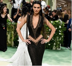 &ldquo;顔全部作り替えた&rdquo;根強い憶測をケンダル・ジェンナー否定「整形手術は一度もない」