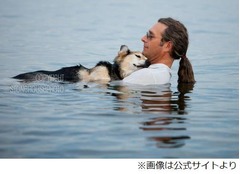 大反響呼んだ&ldquo;愛犬と湖&rdquo;写真、飼い主の行動に3万件以上の感動の声。