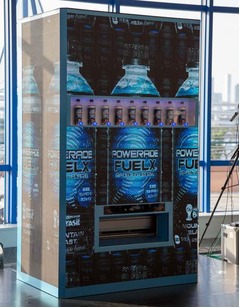 世界に1台の&ldquo;全面LED自販機&rdquo;、出題するゲームクリアで製品提供も。