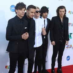 1Dが&ldquo;4人組&rdquo;で初めて式典に、ゼイン・マリクの脱退劇から2か月。