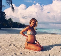 「ジェイソン・ステイサムとの子を妊娠」発表