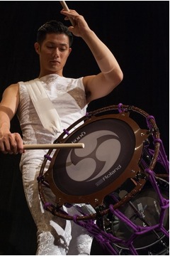 鼓童&times;ローランドの世界初「電子担ぎ太鼓」