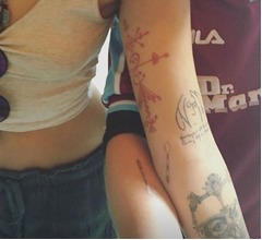 マイケル娘、マコーレー・カルキンとお揃いタトゥー