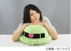 要望応え「ザクッション」通販、量産型ザクのモノアイヘッドがモフモフ。