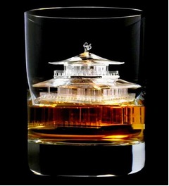 【写真】グラスに浮かんだ&ldquo;氷の彫刻&rdquo;、ウイスキーの新しい楽しみ方の提案。